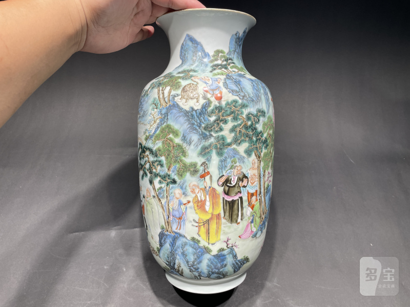 清乾隆 粉彩十八罗汉图灯笼瓶 - 图4